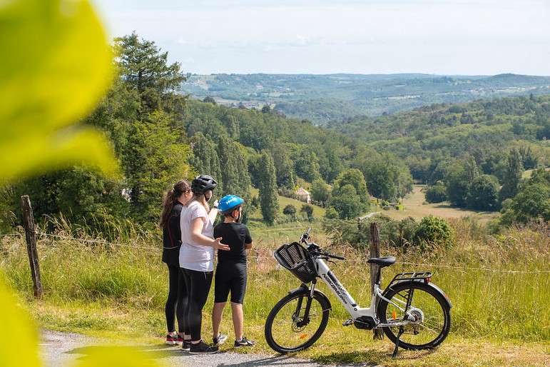 Vélo en famille depuis le camping familial ferme de la Brauge